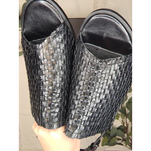 Vintage Foundry Florence Sandal in Black - Picture 2 of 5